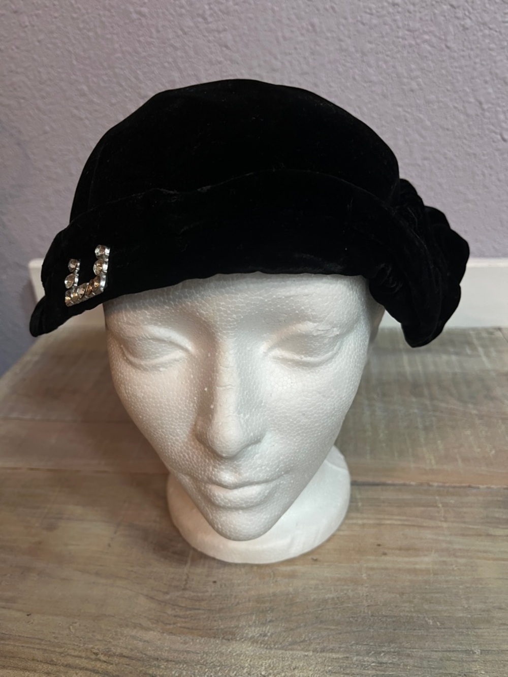 Vintage 40’s/50’s  Black Velvet Women's Cloche Hat with  Rhinestone Detail